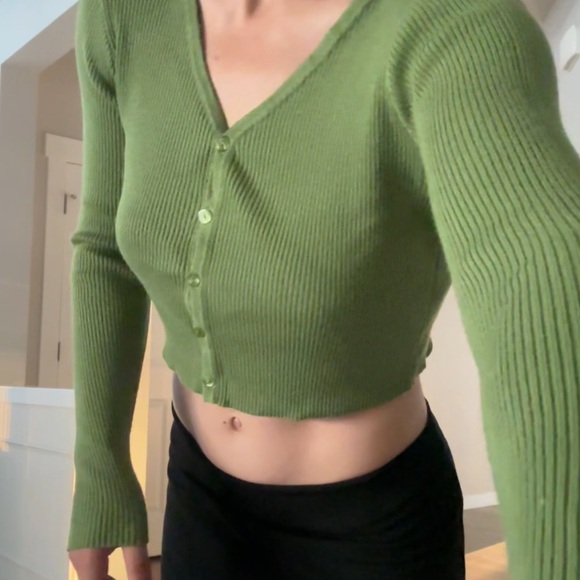 Green Ribbed Button-Up Cropped Cardigan - Picture 7 of 7